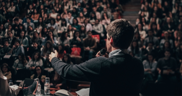Political Diversity and the Wisdom of Boos