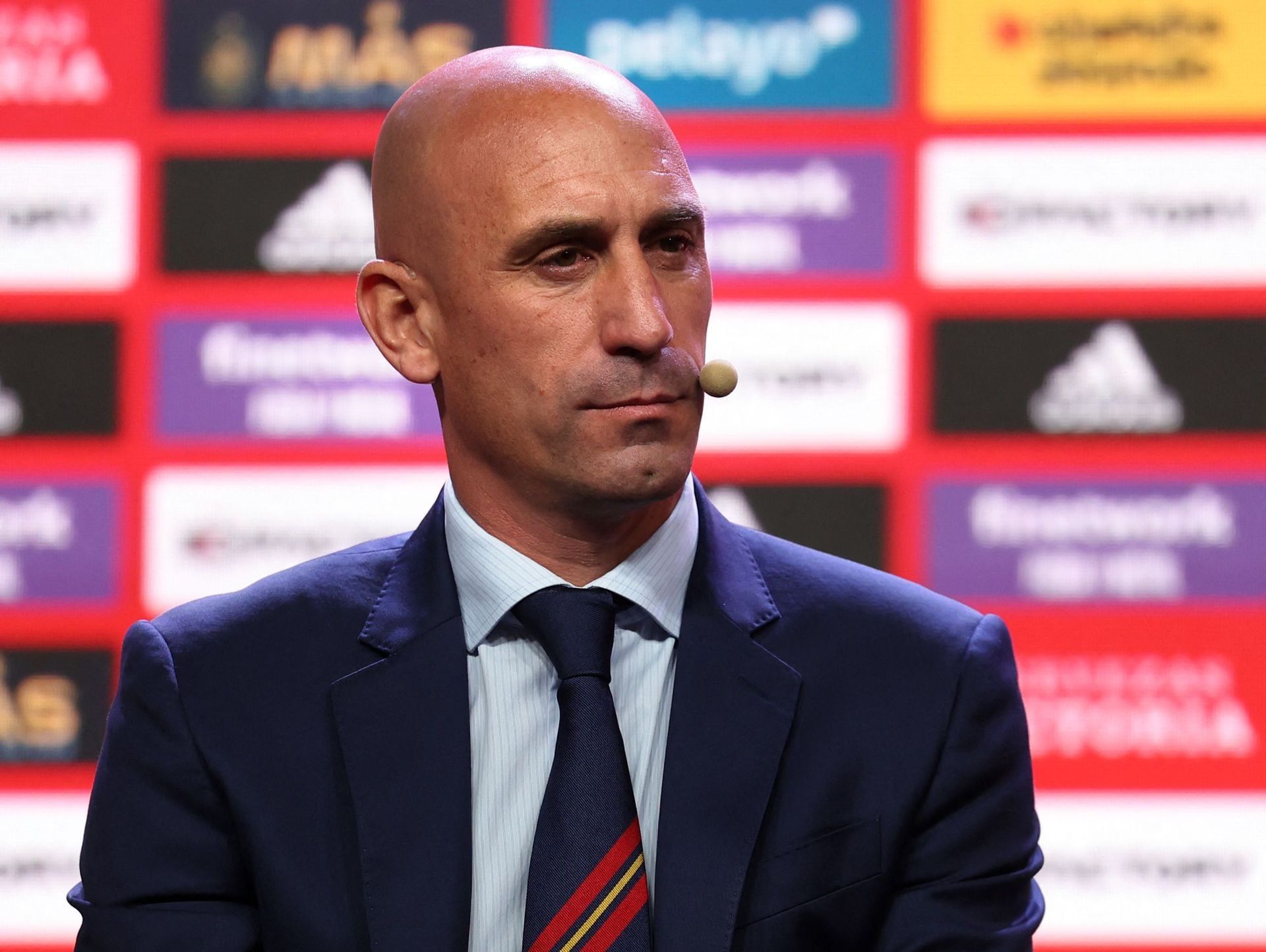 Court hands win to defiant Spanish football chief over government